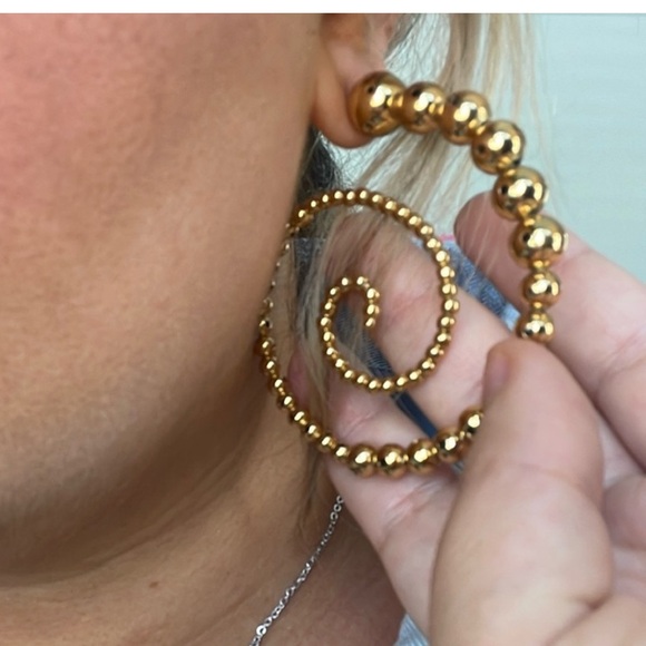 paula mendoza Jordan hoop earrings - Picture 2 of 2